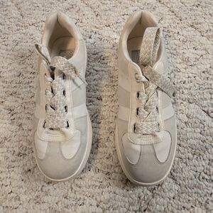 Stylish Cream Sneakers with Patterned Laces Dolce Vita Vibe Women's 6
